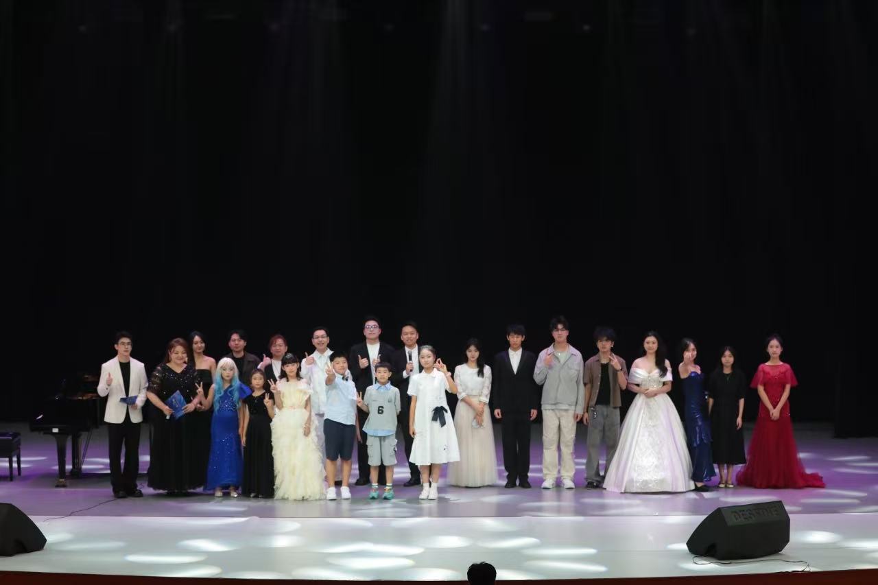 光明区文化馆2025年“四季村晚”首秀圆满成功,馆社合作共谱群众文化新篇章!