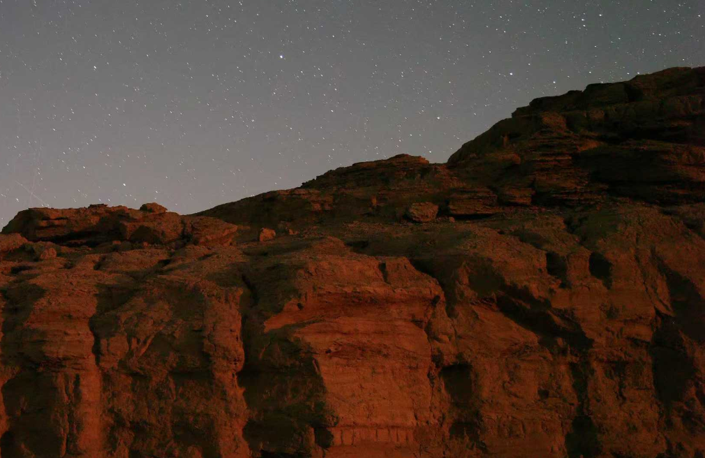 (星空下的雅丹地貌)