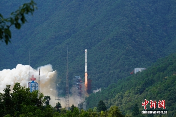 北京时间9月5日10时34分，中国在西昌卫星发射中心使用长征三号丙运载火箭/远征一号上面级，成功将试验二十九号卫星发射升空，卫星顺利进入预定轨道，发射任务获得圆满成功。该卫星主要用于空间环境探测及相关技术试验。此次任务是长征系列运载火箭的第592次飞行。王胤杰 摄