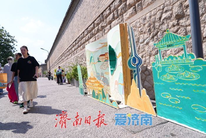 上新街添 “济南味”！地标背景板+卡通拼图引市民打卡