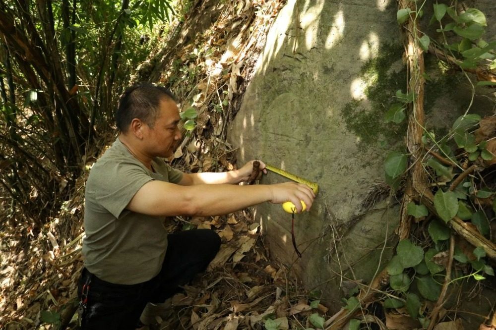 ▲长寿区清光绪廿三年指路碑。 受访单位供图