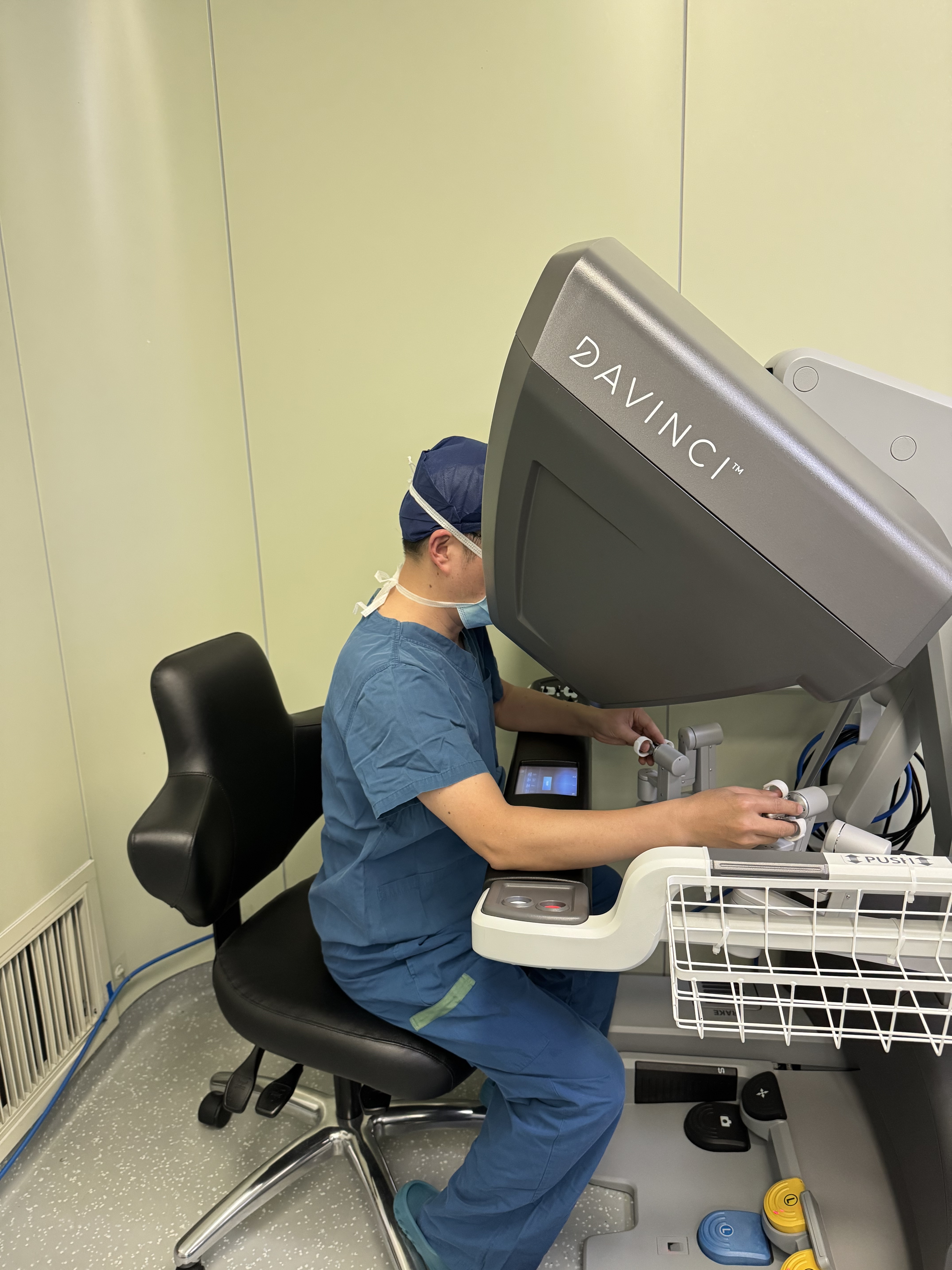 中大医院泌尿外科张晓文副主任医师手术中