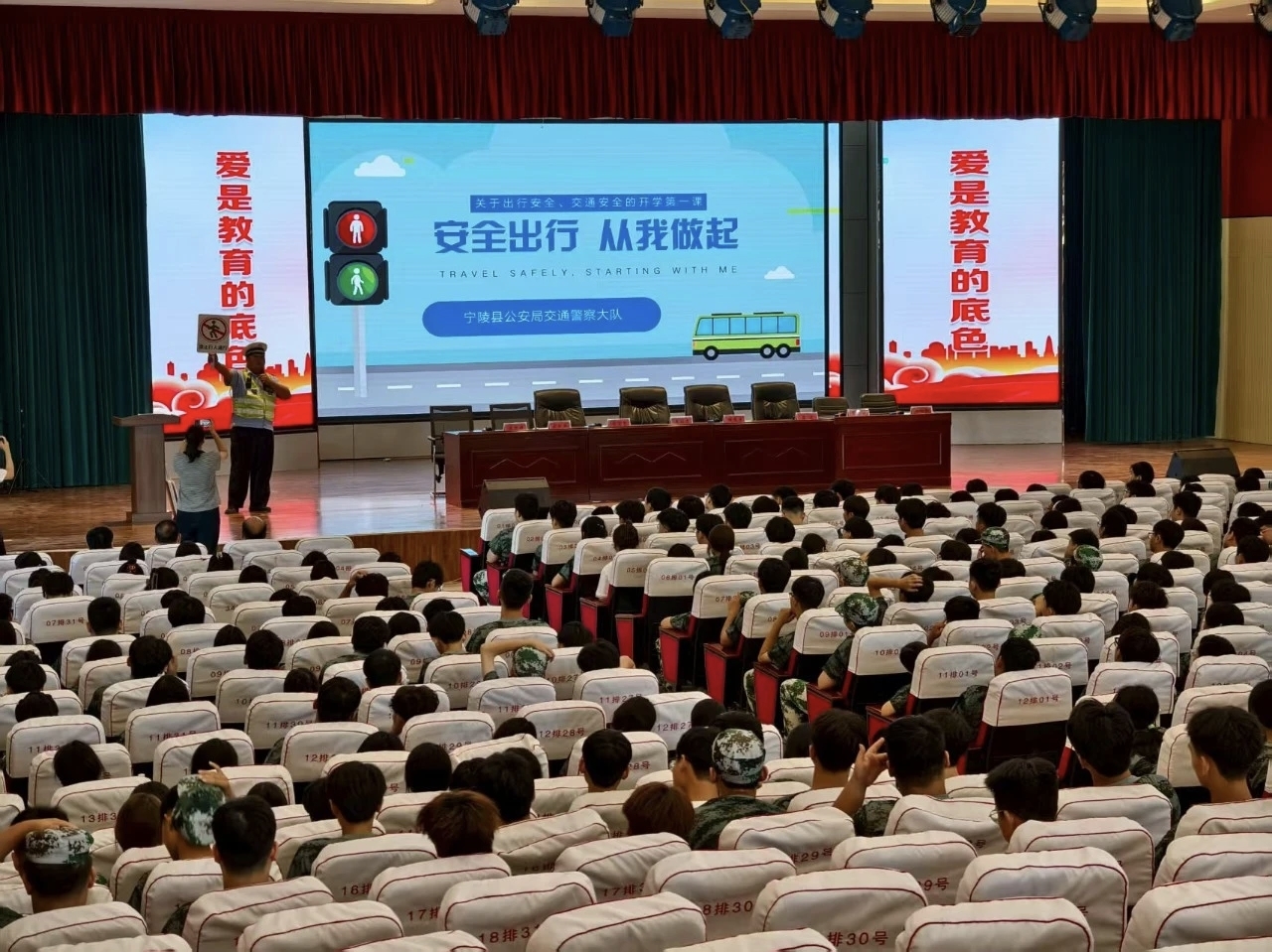 商丘市公安局交警支隊上好交通安全“開學第一課” 筑牢校園安全防線