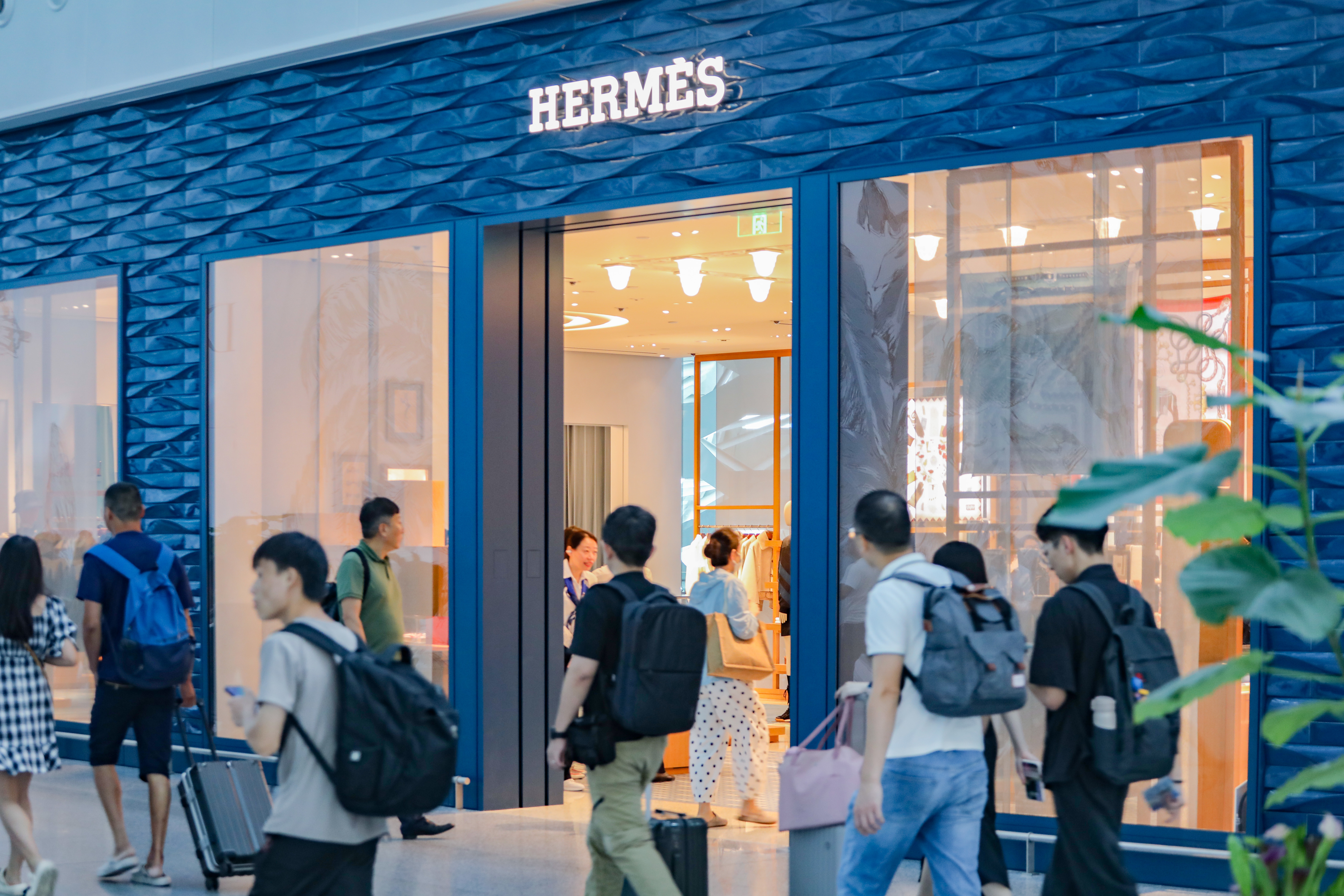 爱马仕国内机场首家直营店深圳开业