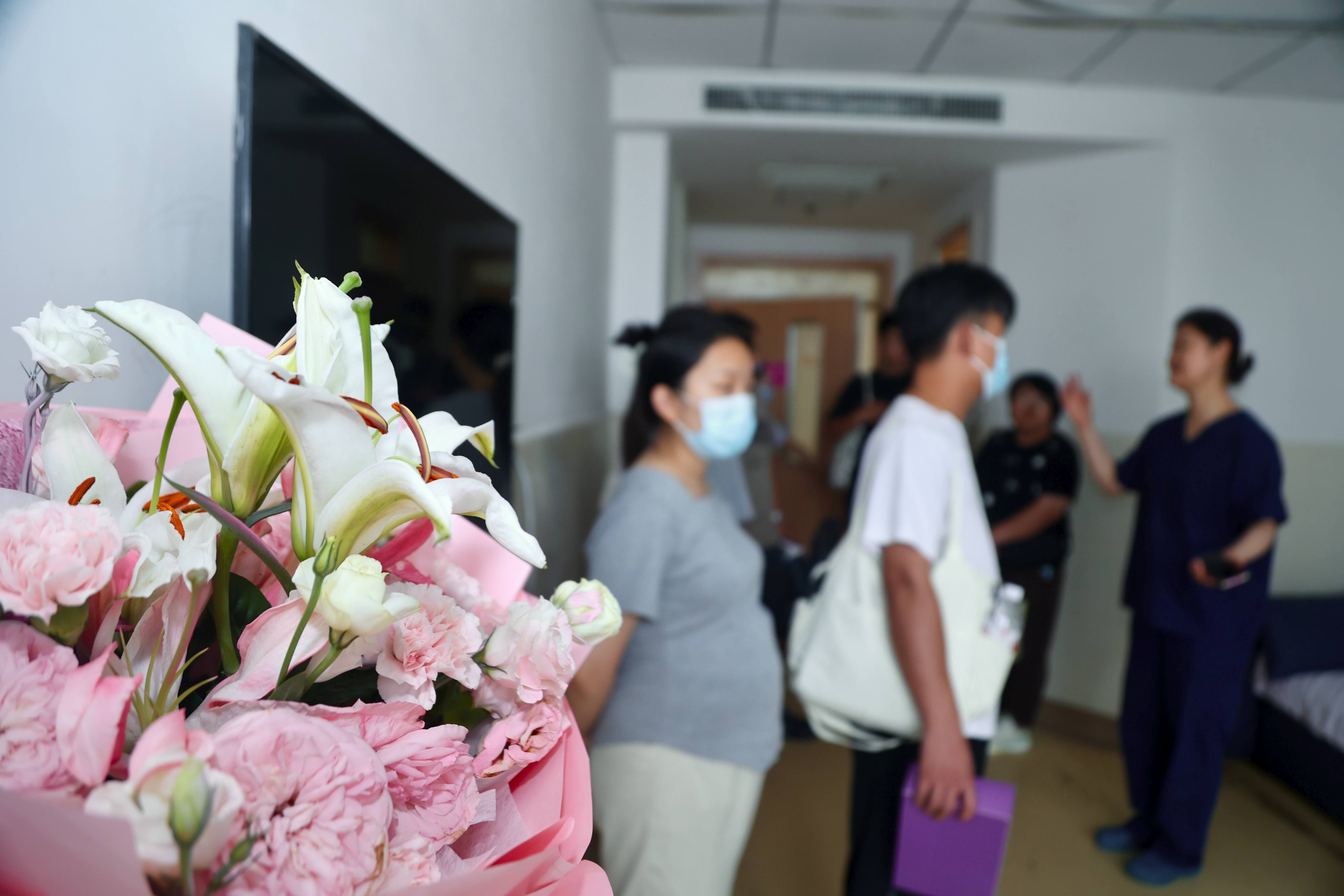 【组图】河北沧州：“准爸妈”参观产房，做好准备迎接小生命