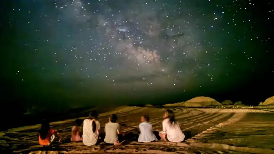 (敦煌雅丹观星)