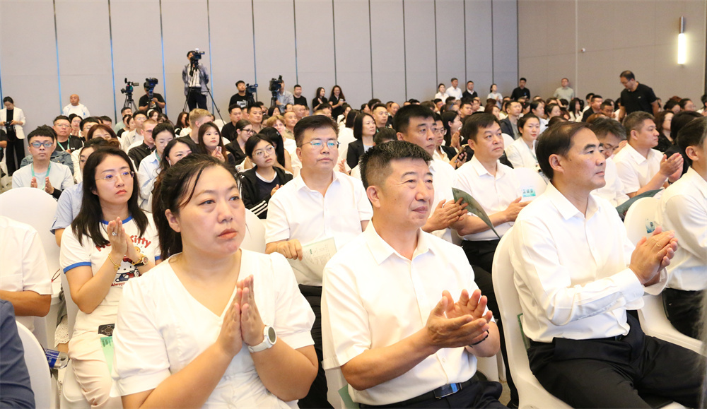 专家大咖云集“中国牙城”，口腔产业发展乘势而上  ——2025第二届佳木斯 “中国牙城” 高质量发展大会暨东北亚口腔产业品牌推介会侧记