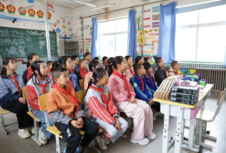 交警进行趣味问答