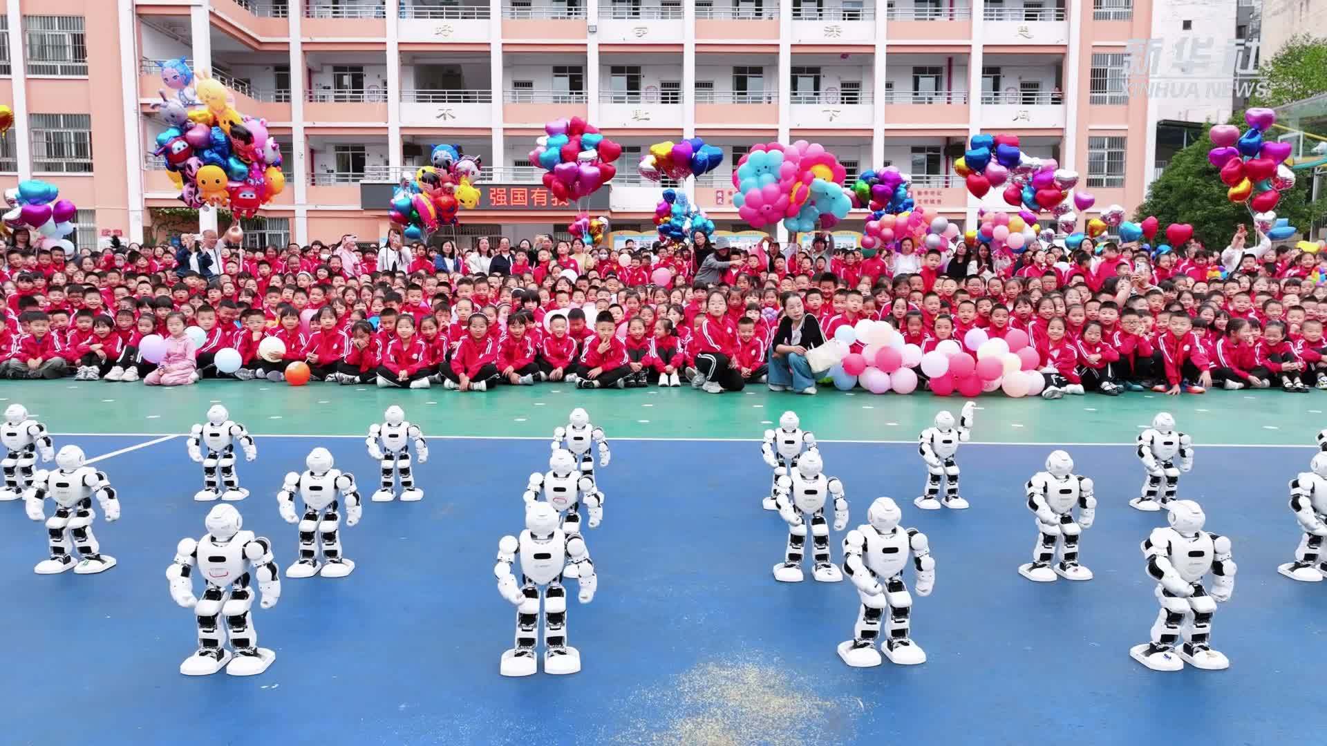 云南曲靖：“开学第一课”科技感拉满