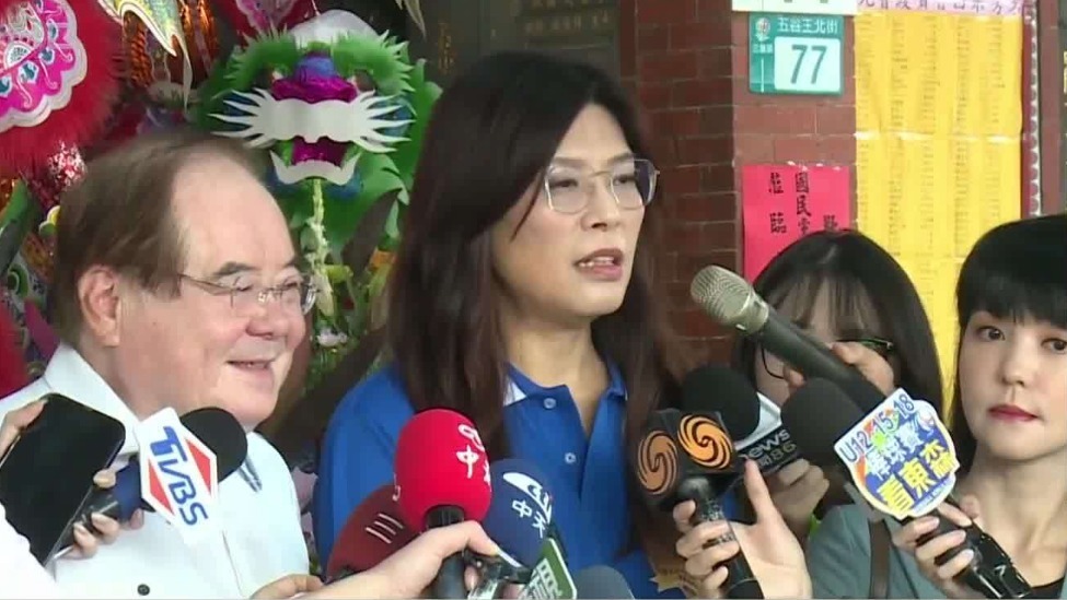 国民党主席选举白热化：郝龙斌拜会吴伯雄，郑丽文请教党内大佬