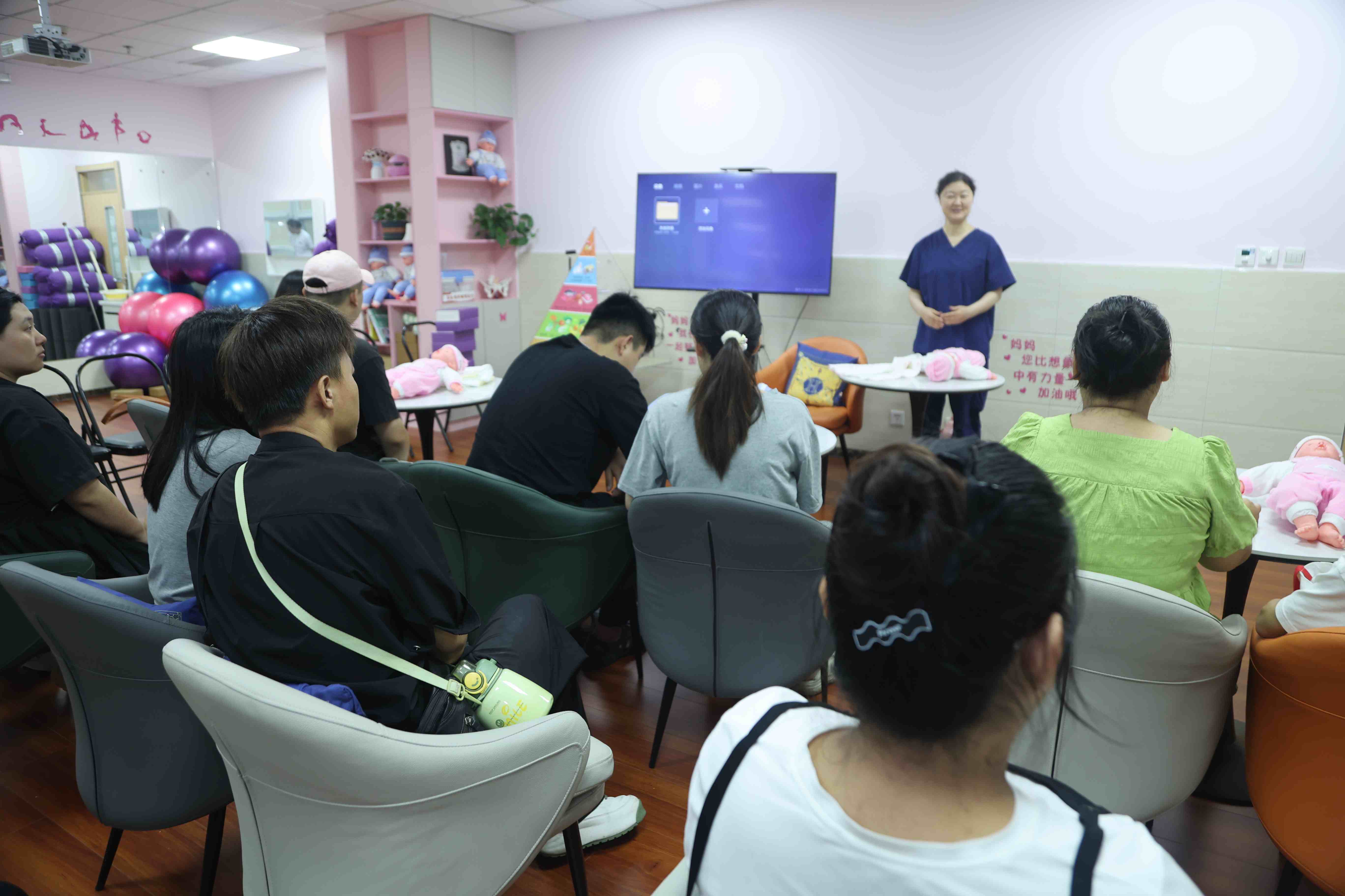 【组图】沧州：温暖的陪伴！“孕妇学校”为“准爸妈”们开设育儿课堂