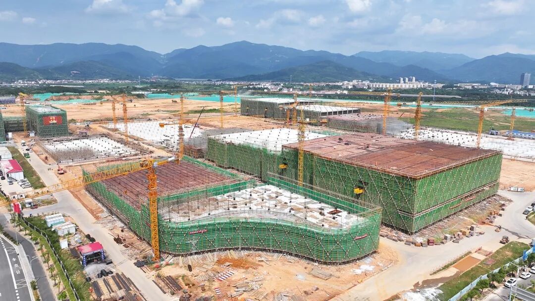贛鋒鋰電(南昌)基地倒班樓提前兩月封頂 新能源產(chǎn)業(yè)建設加速推進