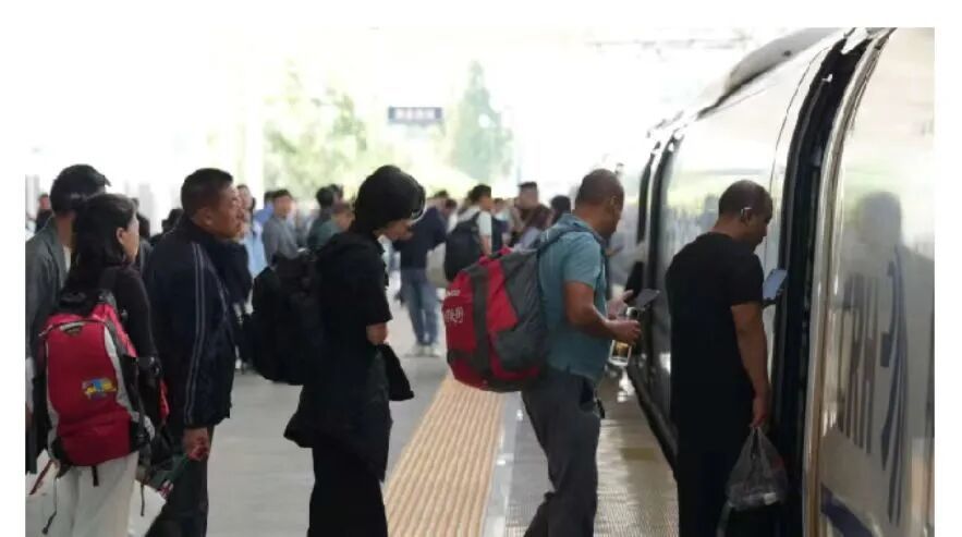数读秦皇岛丨发送旅客353.6万人次  2025年秦皇岛暑期铁路运输圆满收官