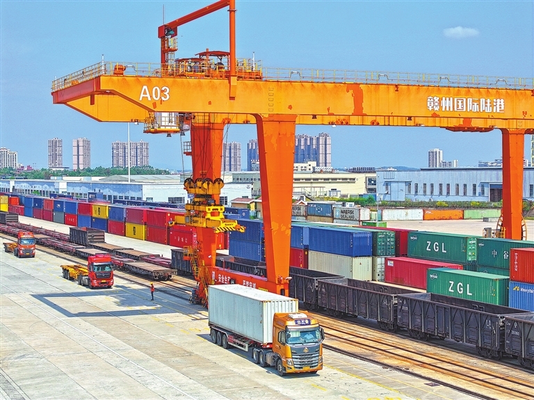 赣州国际陆港货运忙 累计开行中欧班列突破2万列（图）