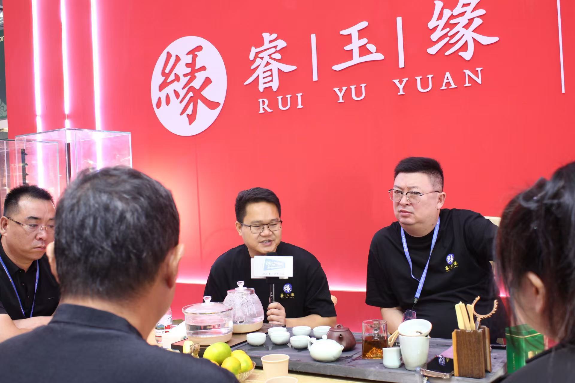 睿玉缘携127公斤野牛沟玉王惊艳亮相2025深圳国际珠宝展  开创和田玉文化新纪元