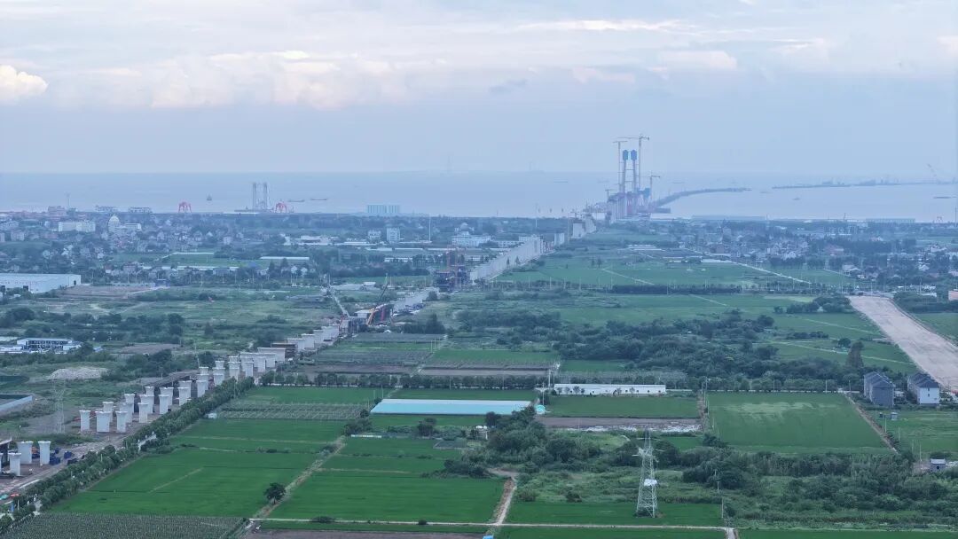 通苏嘉甬高铁杭州湾北岸施工现场