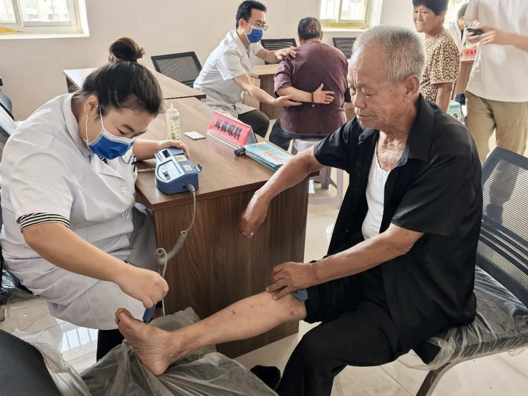 沧州中西医结合医院东院区：“回馈家乡 服务百姓”公益义诊走进焦远村