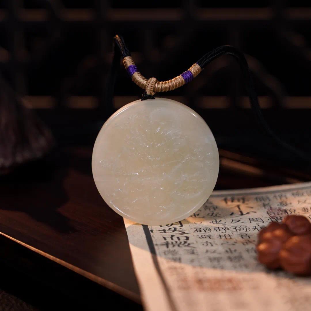 明星首饰盒里的“秘密”！这块和田白玉，超养人_凤凰网