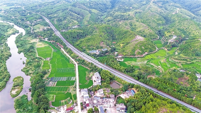 会昌县：交通路网助力乡村振兴（图）