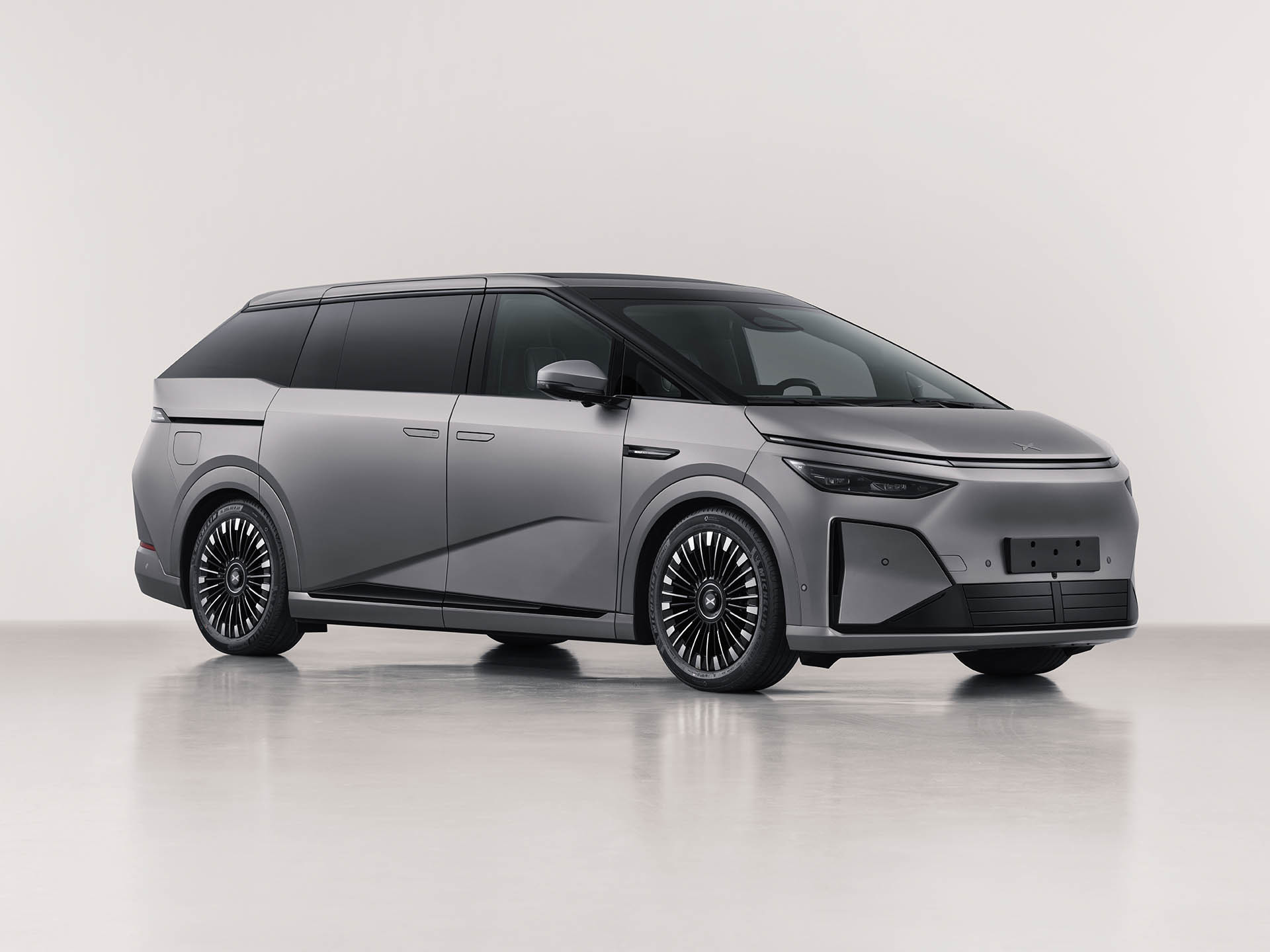 小鹏首款增程SUV G7官宣：5C超充+430km纯电续航，明年一季度发布