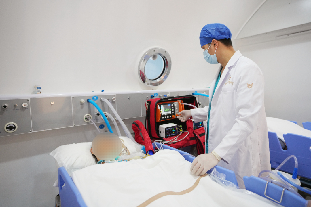 呼吸机怎么打开实现呼吸机与高压氧舱无缝对接！和祐医院为危重患者打开促醒新窗口_https://www.jmylbn.com_新闻资讯_第2张