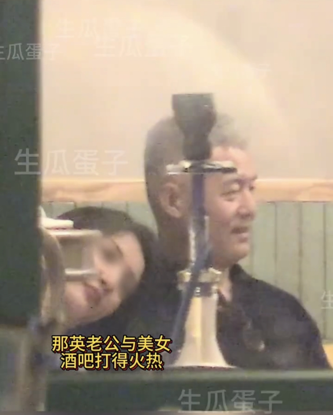 那英老公被曝出轨！与美女十指紧扣并带其回家