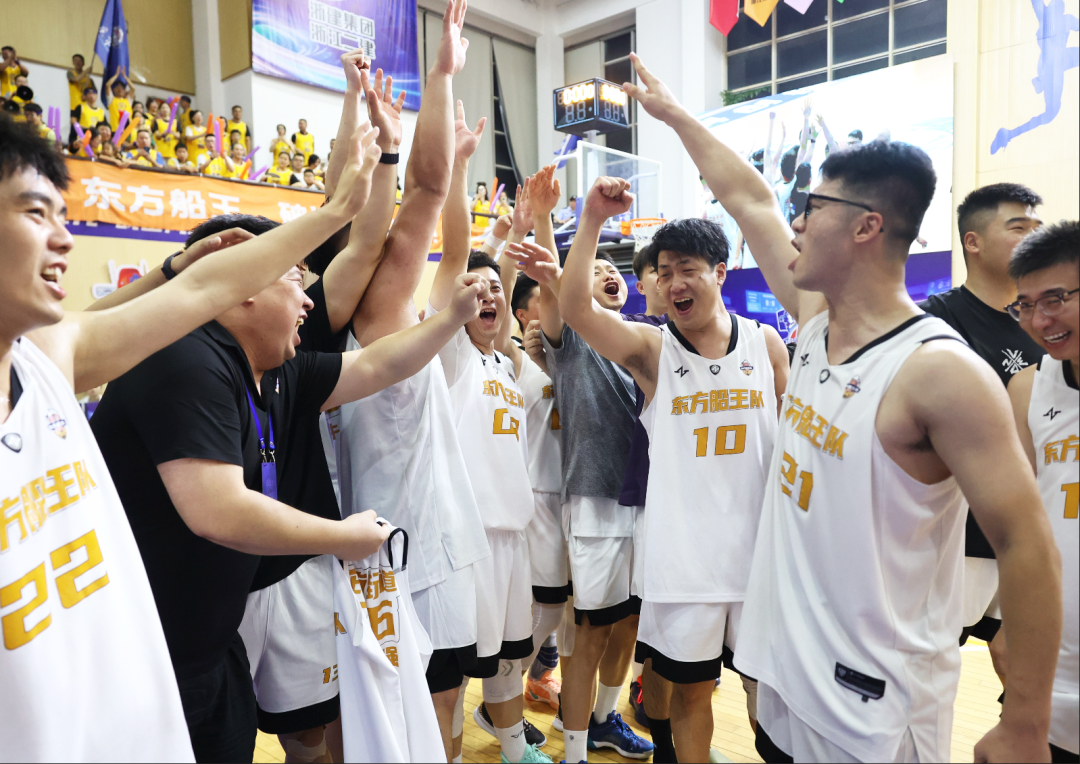 庄市队庆祝夺冠