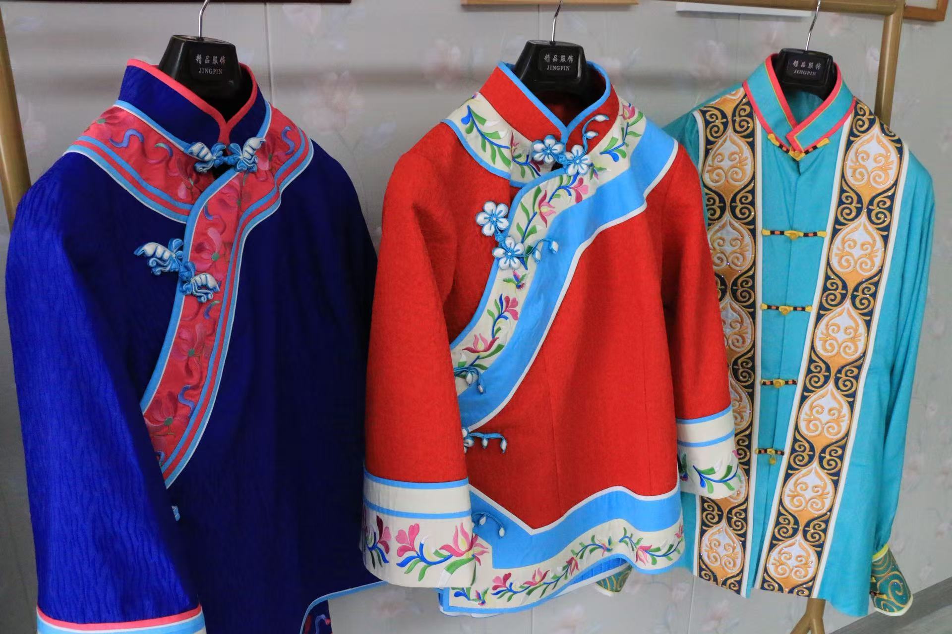 青岛乡里乡亲|史夏:针缀时光 传承创新 点亮胶州秧歌服饰新时代民俗之美