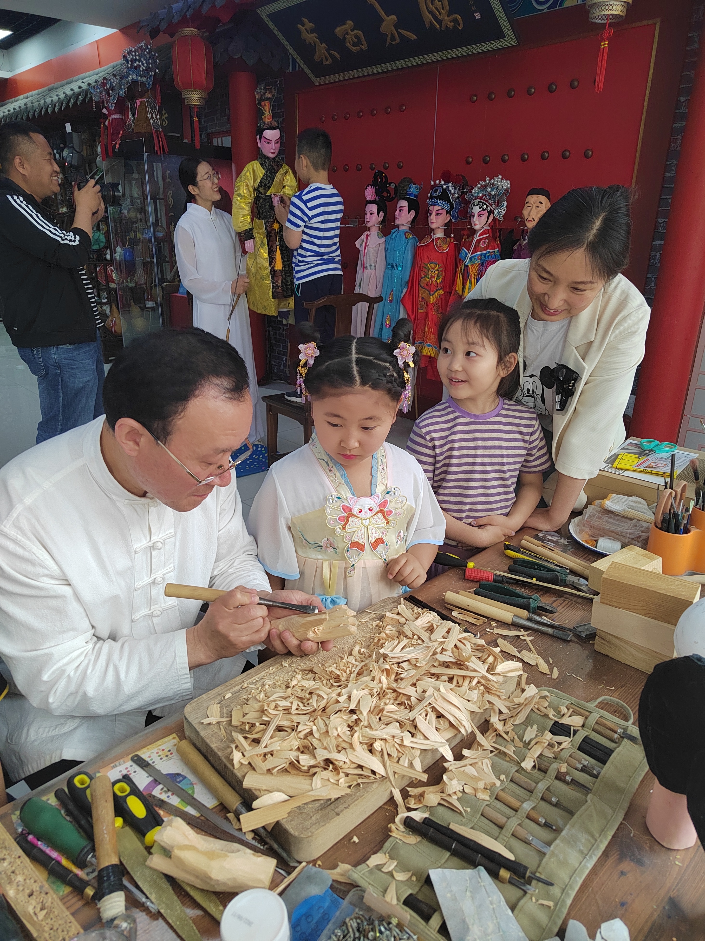 青岛乡里乡亲|方寸戏台间,千年木偶“活”起来!姜玉涛:让莱西木偶戏在新时代焕发光彩