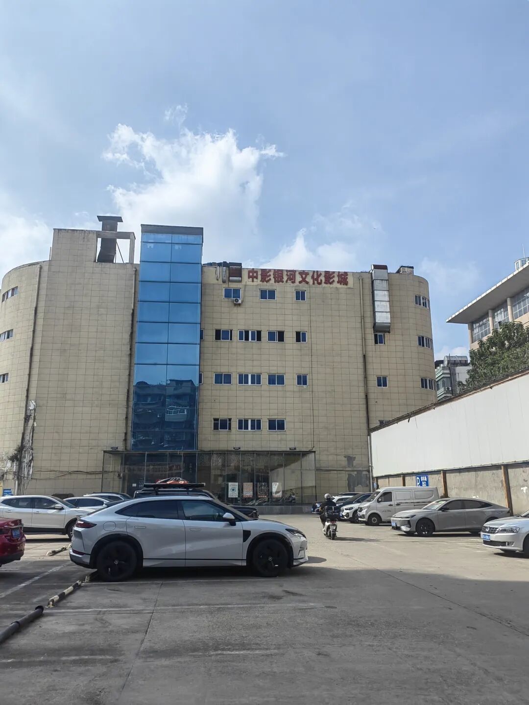 大众购物中心电影院仍在营业