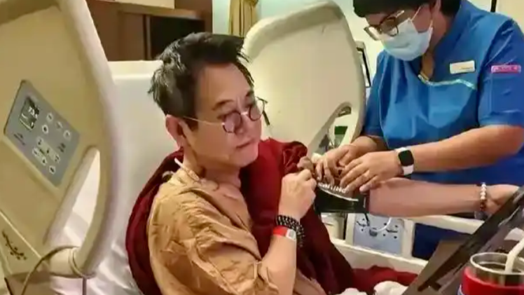 李连杰为其抛妻弃女，赌王想纳为五太，利智因老公住院不陪护引争议封面图