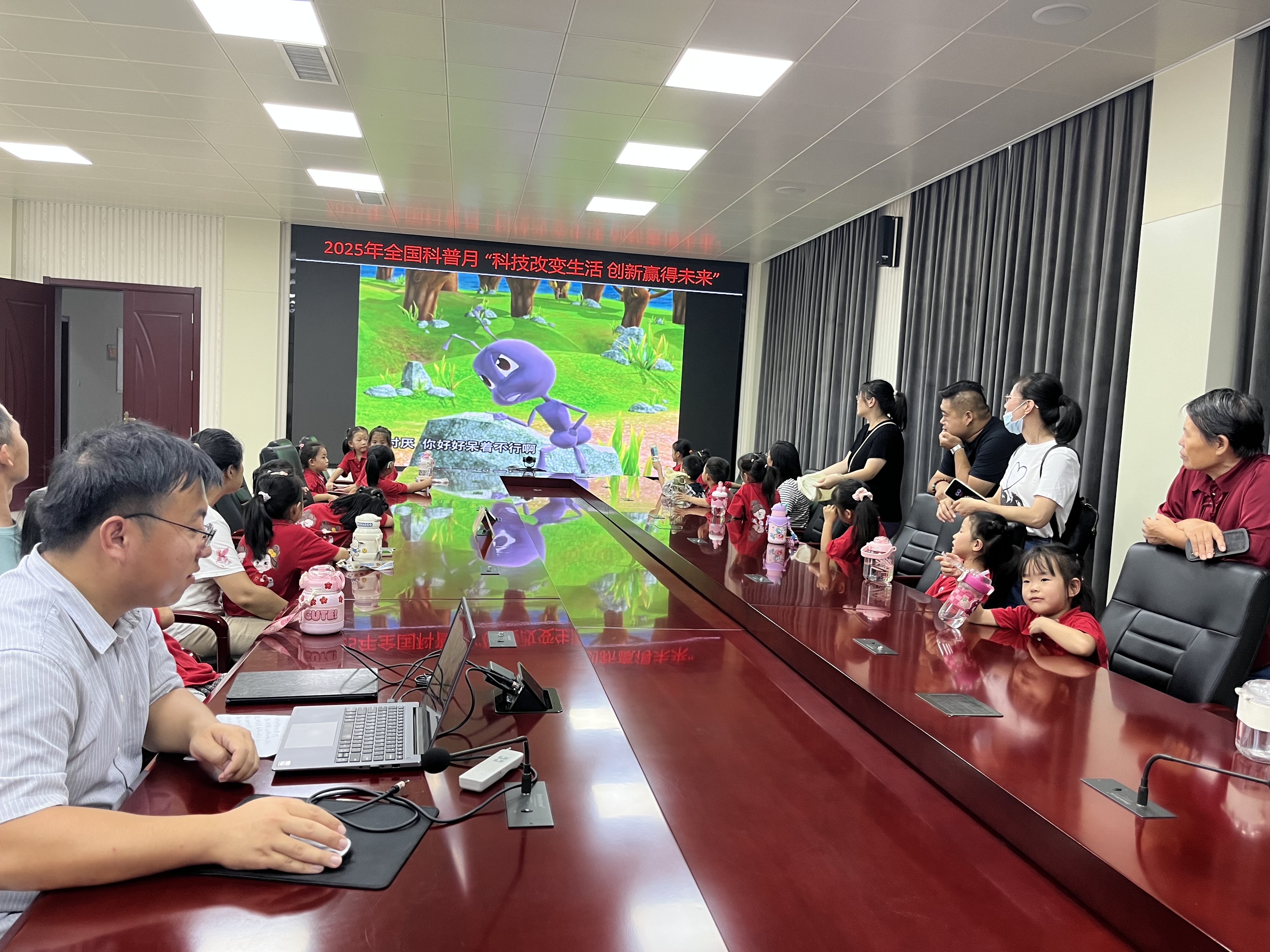 衡水市饶阳县全国科普月宣传活动激发探索热情