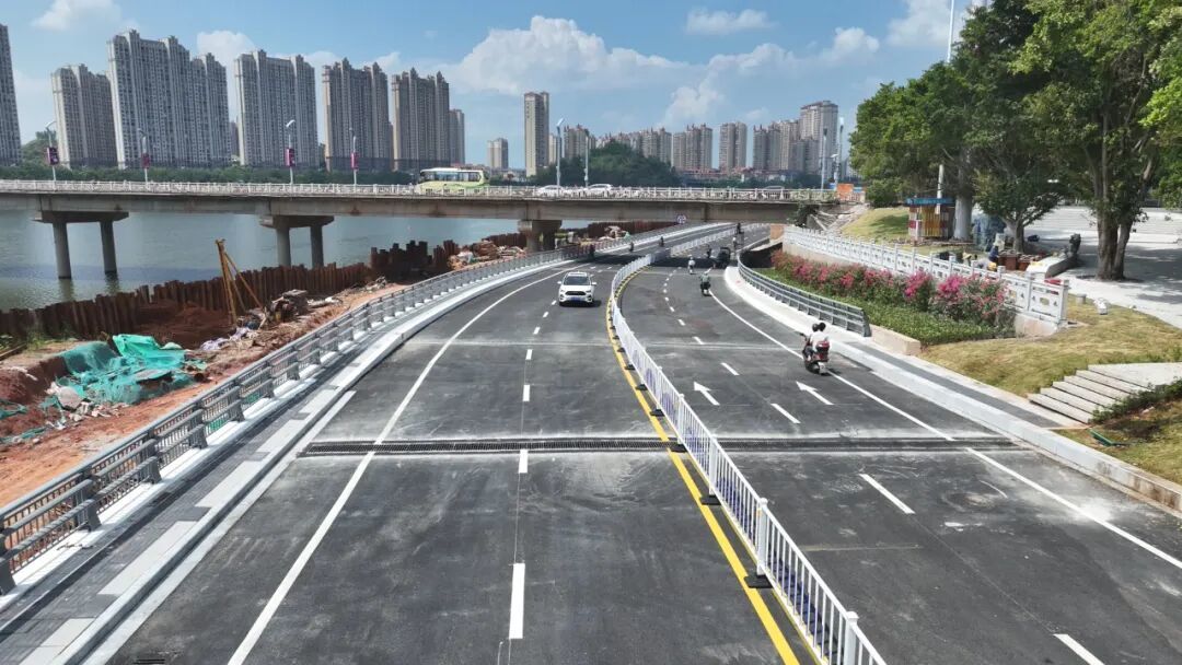 中心线道路长什么样子 3BBD2F92A76E162B7F634E6CBE802FE7A8F2A59A_size138_w1080_h608.jpg