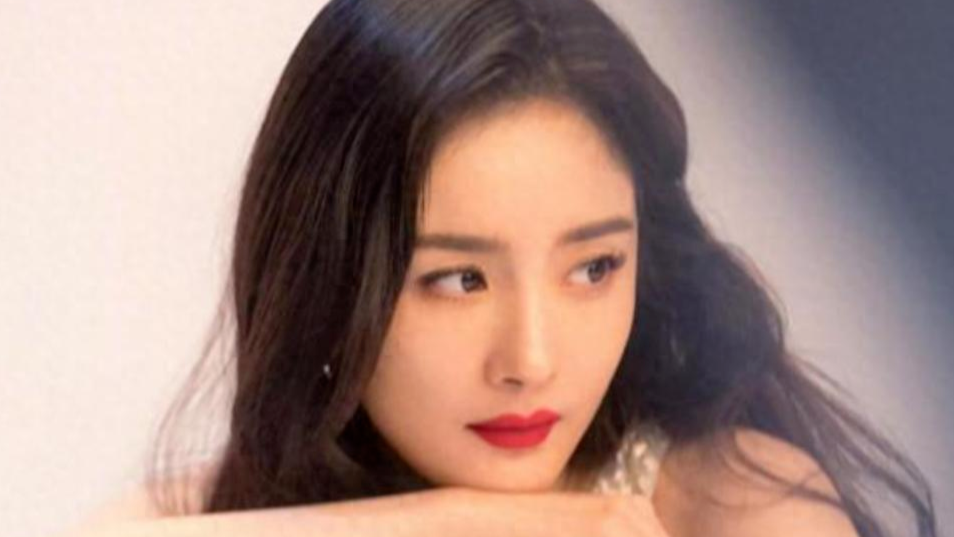 离婚七年后，39岁再破“天花板”的杨幂，给内娱的女星们提了个醒封面图