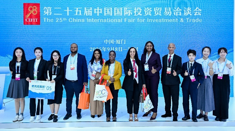 专业导览小组首秀投洽会 定制化服务获全球点赞