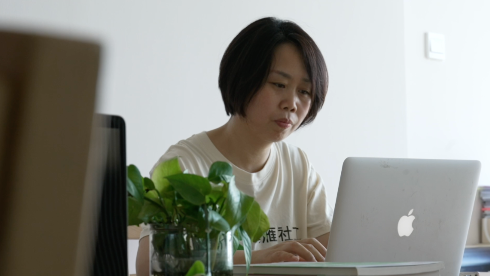 背井离乡、抛家舍业十年，家政女工马秋玲斩钉截铁：值！如果我不变，孩子们可能都早早辍学结婚了