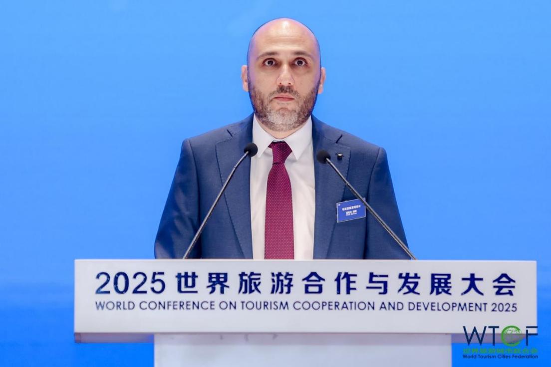 图说:马耳他瓦莱塔市市长奥拉夫·麦凯