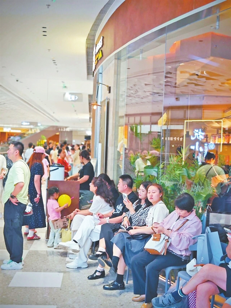 “小江溪”引发排队潮(图片来源于南昌小江溪餐饮管理有限公司)