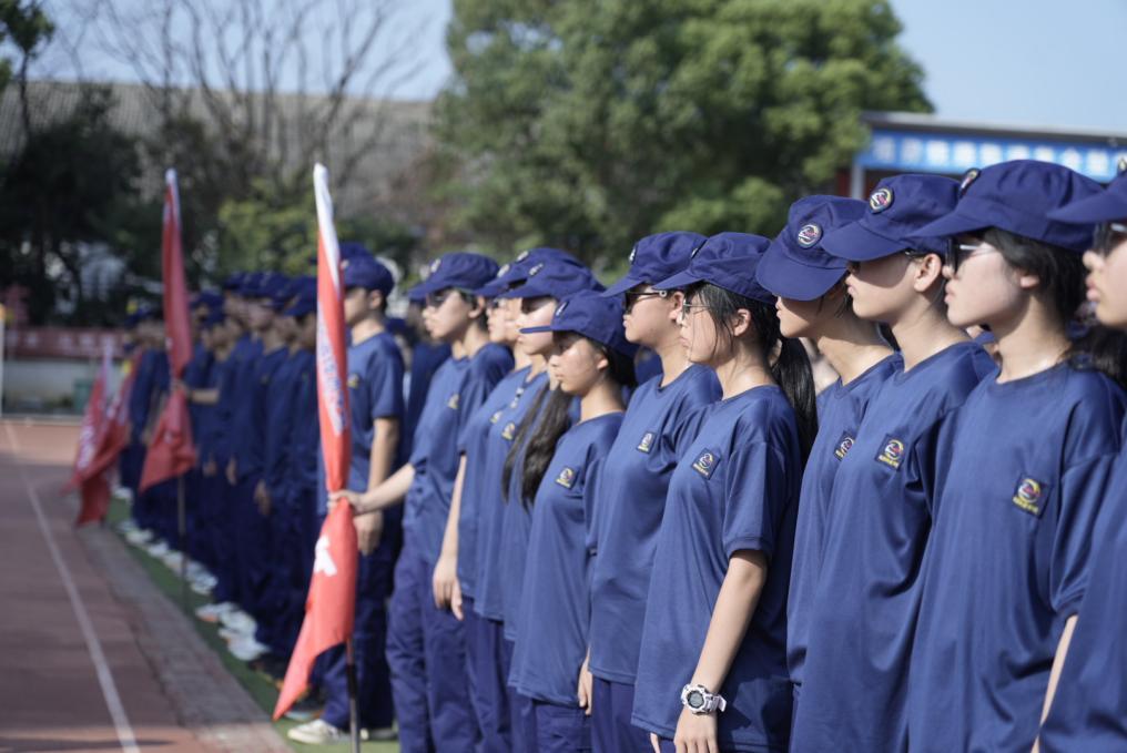 南昌向远轨道技术学校2025级新生军训会操 暨表彰大会圆满举行