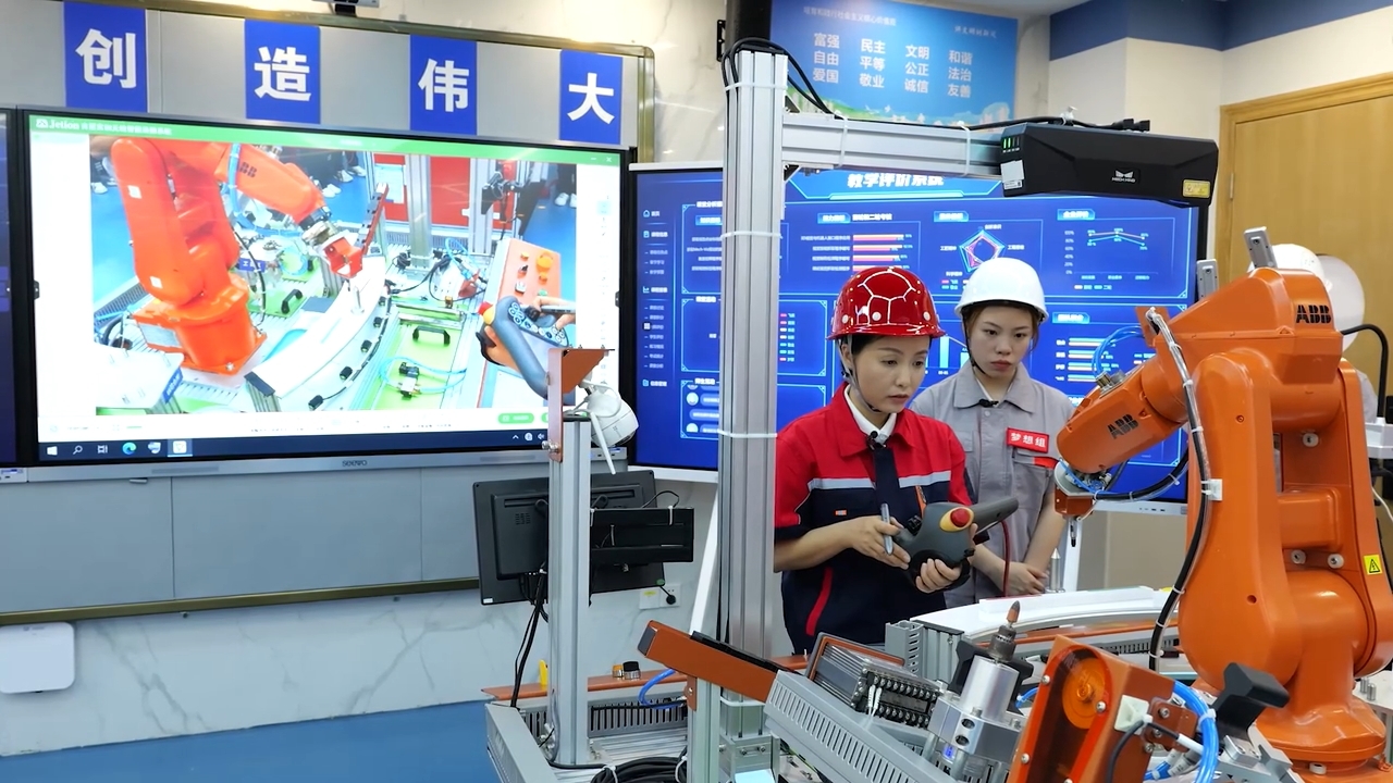 破解“鸿蒙开发工程师”等人才荒！龙岗高技能人才培养载体扩容至69家，领跑全市！