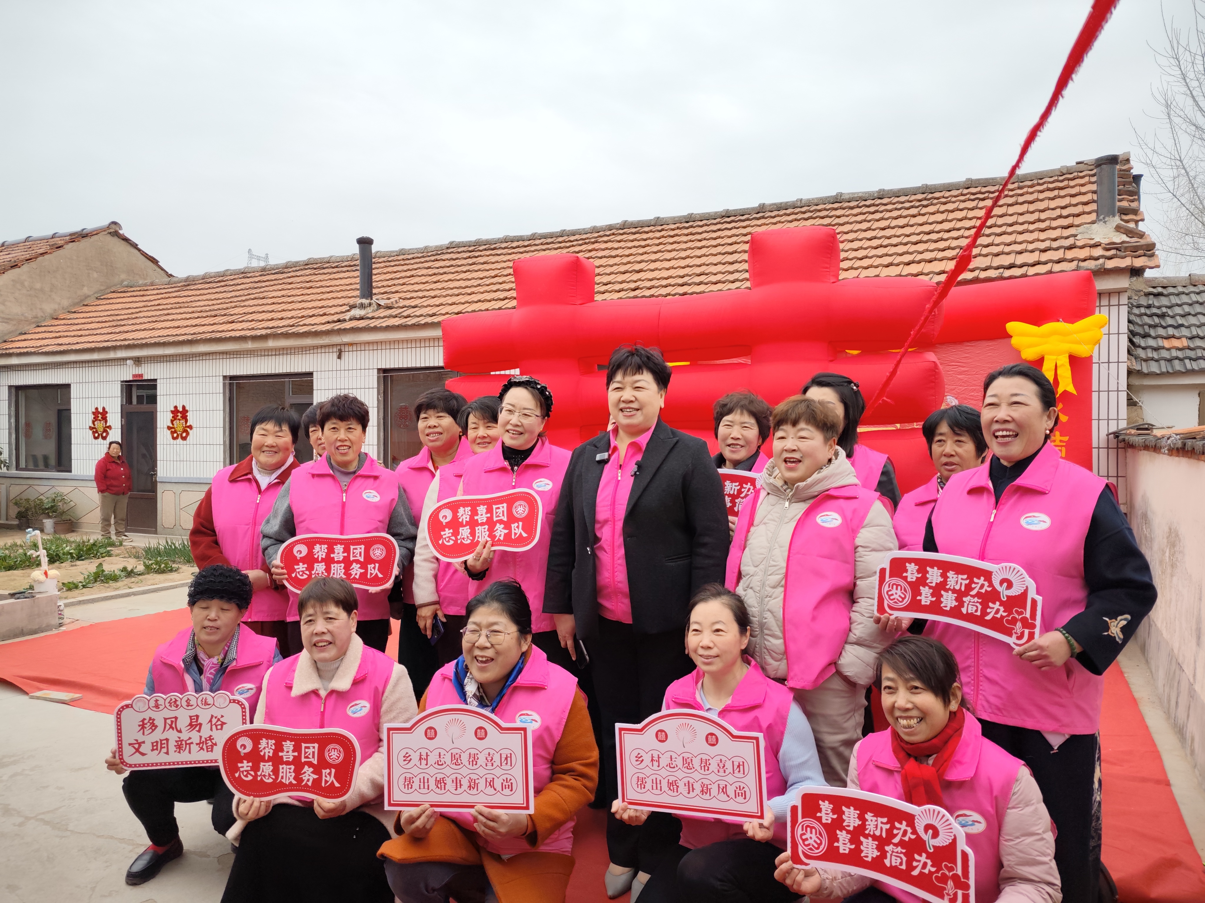 青岛乡里乡亲|三河埠村“帮喜团”:红袖舞动甜蜜文明风