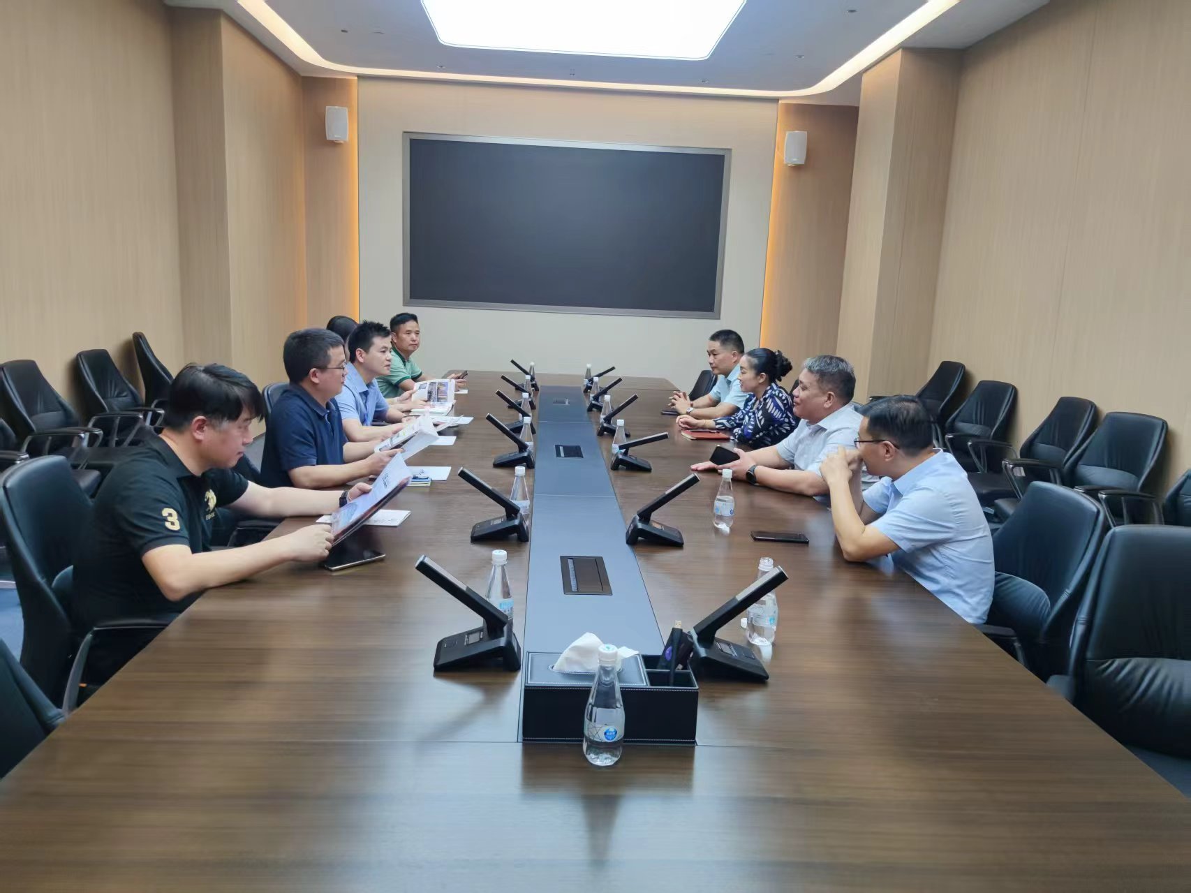 9月10日上午，下蜀镇联合市招商中心洽谈产业园区招商事宜。