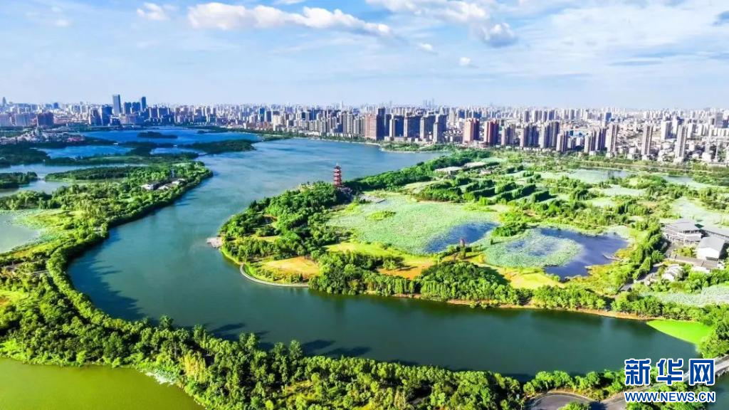 航拍江西南昌象湖风景区。新华网发