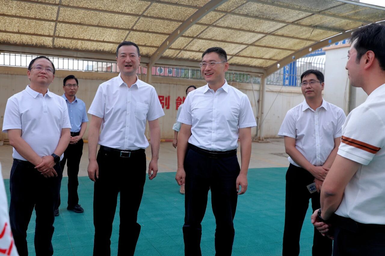 库车市委书记李晨阳看望慰问宁波援疆教师