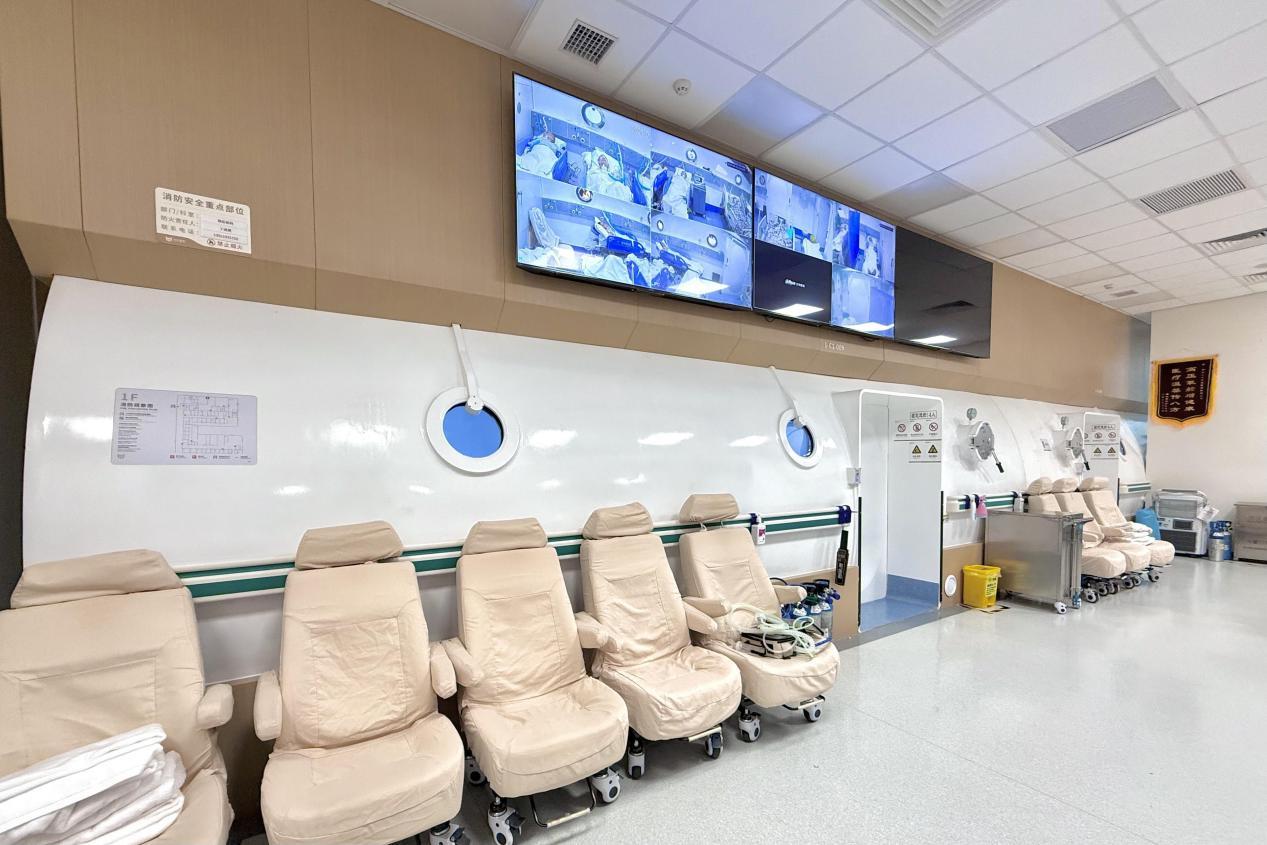 呼吸机怎么打开实现呼吸机与高压氧舱无缝对接！和祐医院为危重患者打开促醒新窗口_https://www.jmylbn.com_新闻资讯_第1张