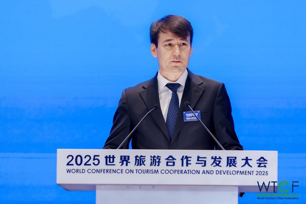 图说:塔吉克斯坦旅游发展委员会第一副主席鲁斯塔姆·霍尔马奇约恩