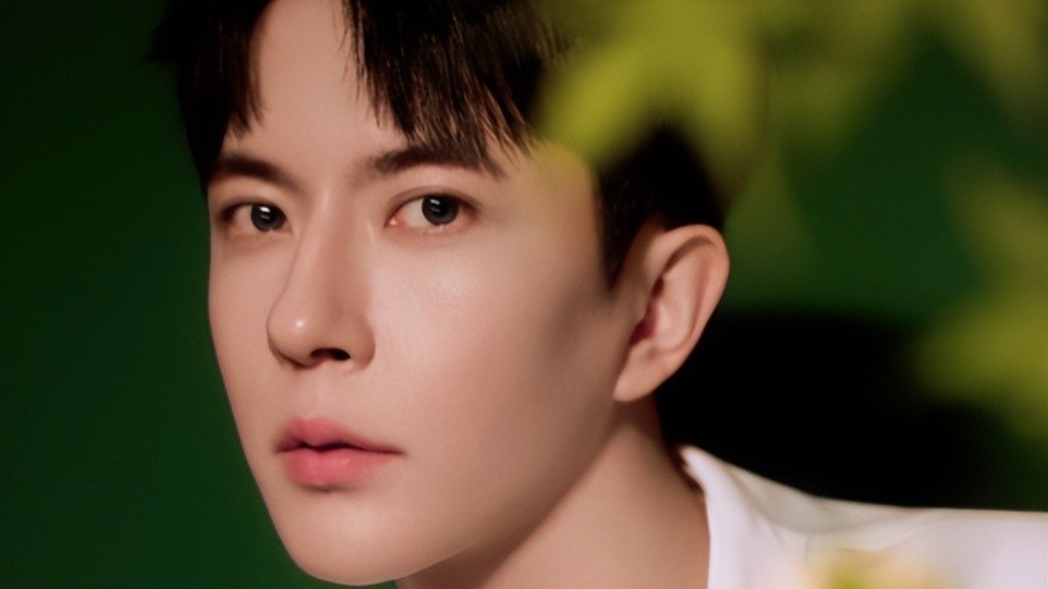 网友曝于朦胧聚餐5人身份，导演程青松自证不在场，另一编剧被骂封面图