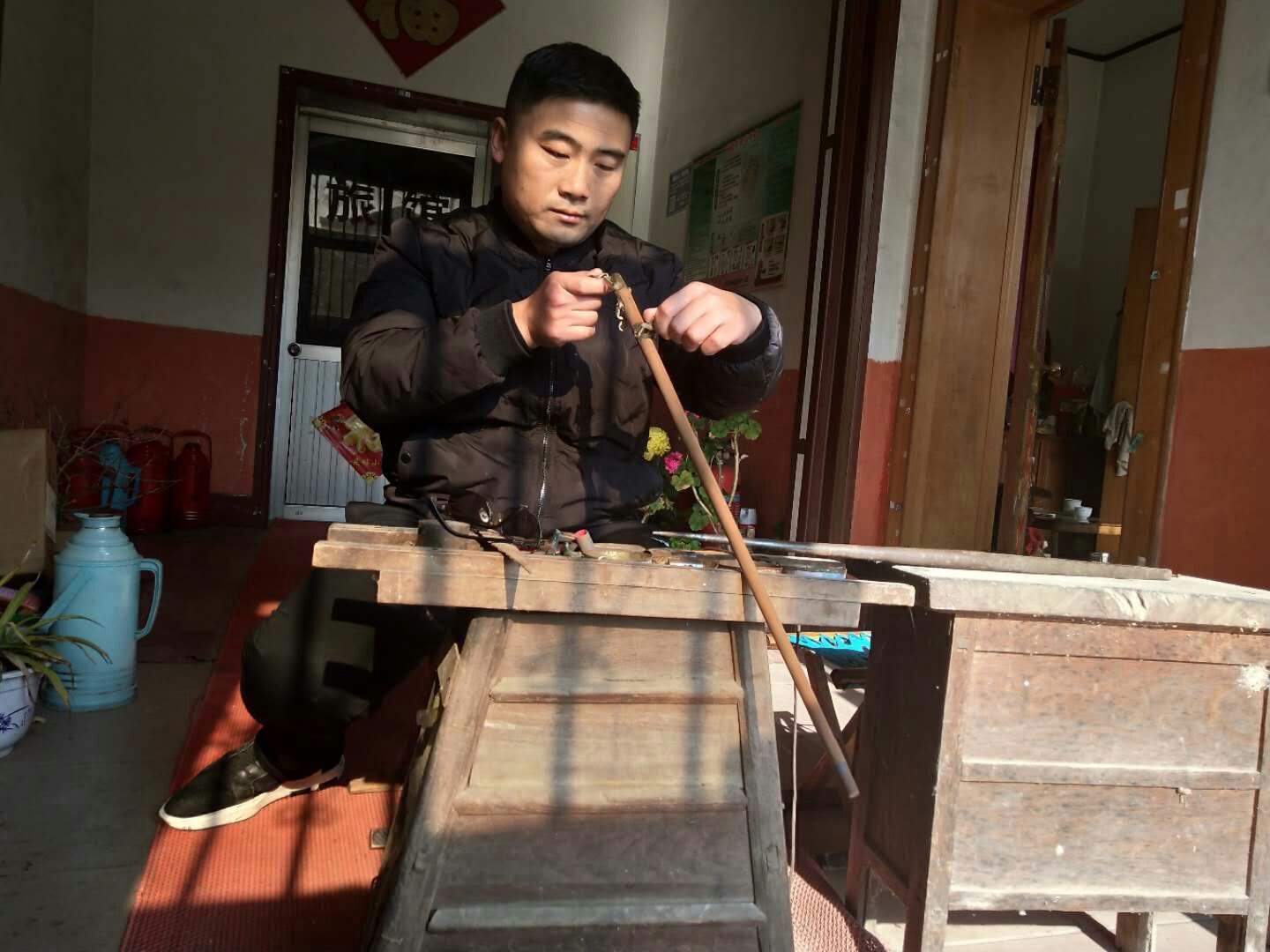 青岛乡里乡亲|秤杆映星光,匠心传六代——尉海涛与木杆秤的传承守望