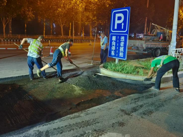 保定：市政维护昼夜奋战 精细化施工保障路面修复质量