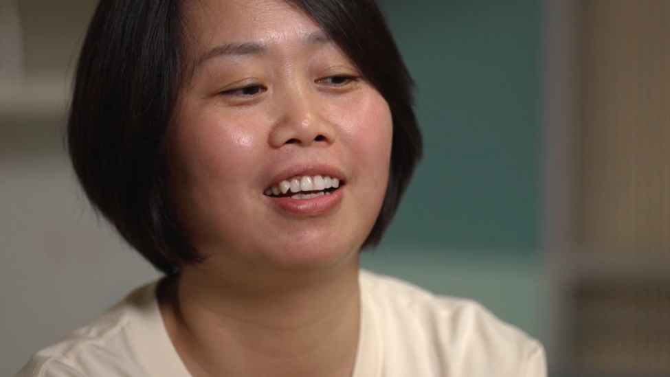 “这几年我赚的不止100万了” ，43岁的家政女工马秋玲，每天工作16小时、全年无休